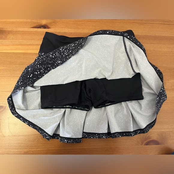 Lululemon Circuit Breaker Skirt Splatter White Black Pattern Size 2 Tall - Picture 4 of 5